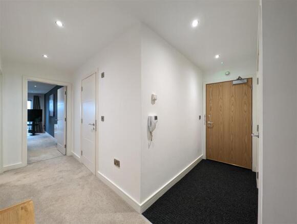 2 bed Ground Flat for sale Image 12