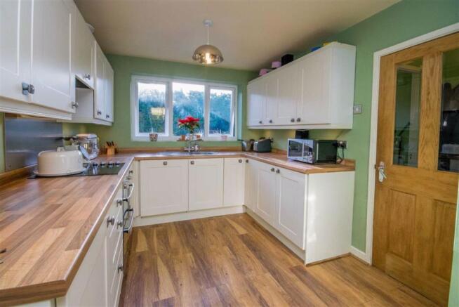 KITCHEN/BREAKFAST ROOM