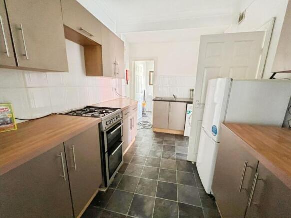 4 bed House for sale Image 5