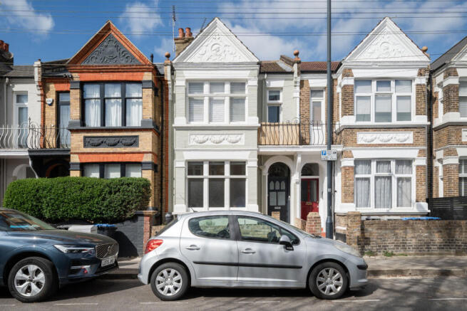 336213 - Clifford Gardens, London NW10 - high r...
