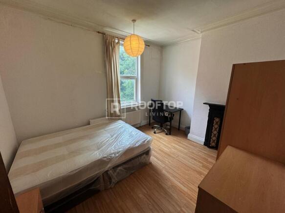 6 bed House to rent Image 9