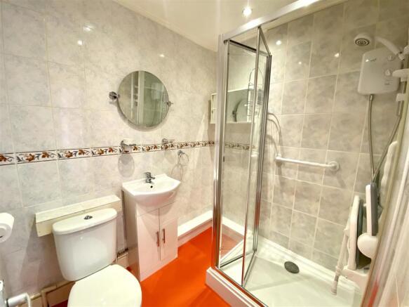 SHOWER ROOM