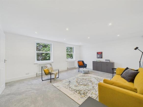 4 bed Detached for sale Image 3