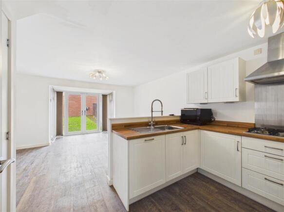 3 bed Town House for sale Image 5