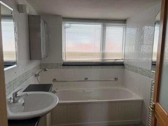 5 bed Terraced for sale Image 4
