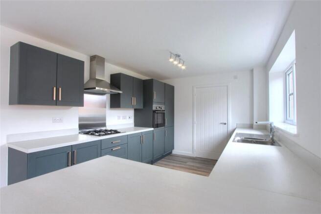 5 bed Detached for sale Image 4