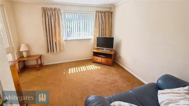 4 bed Bungalow for sale Image 9