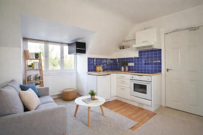 Studio to rent The Grove, Isleworth TW7