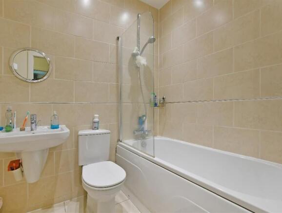 1 bed Apartment to rent Image 9