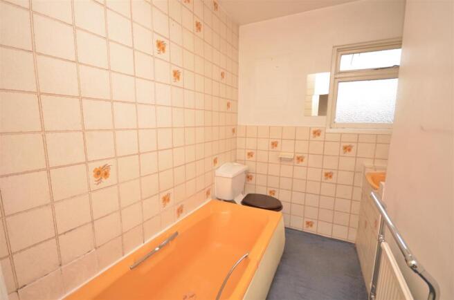 Bathroom.JPG
