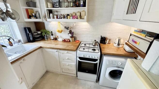 4-kitchen.jpg