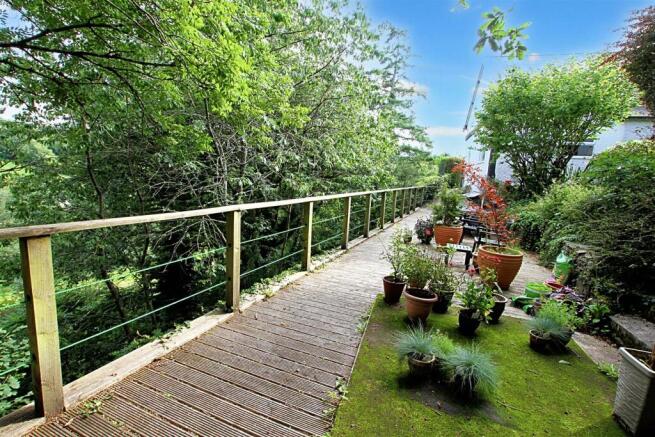 Decking & Rear garden