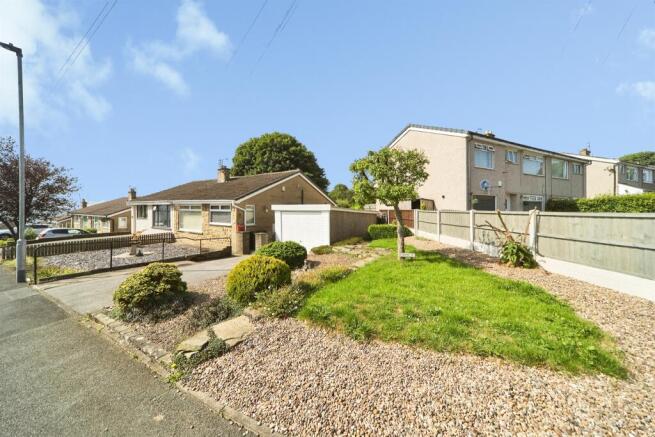 2 bed Semi-Detached Bungalow for sale Image 11