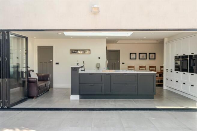 4 bed Semi-Detached for sale Image 12