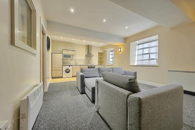 2 bed Ground Flat for sale Image 10