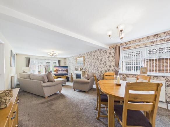Lounge/Dining Room