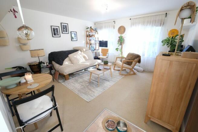 SITTING/DINING ROOM