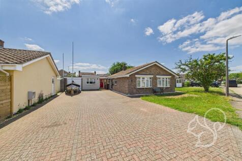 Oakwood Drive, West Mersea, CO5