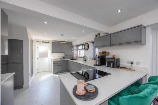 3 bed Semi-Detached for sale Image 8
