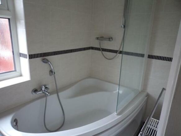 62RobinsonRoadBathroom1