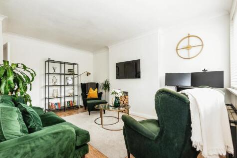 Wolsey Grove, Esher, Surrey, KT10