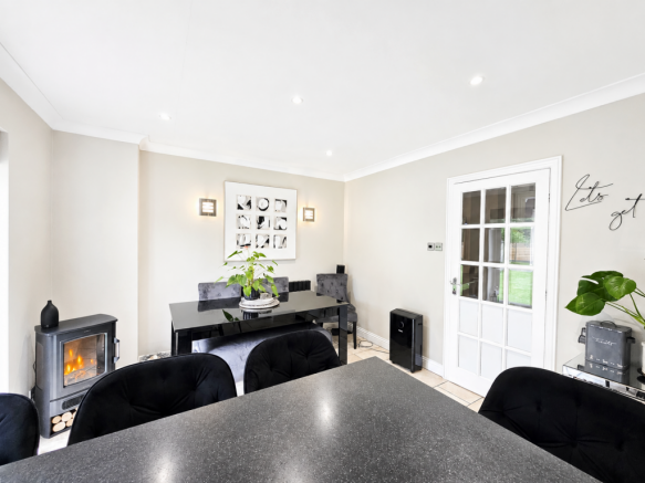 5 bed Detached for sale Image 9