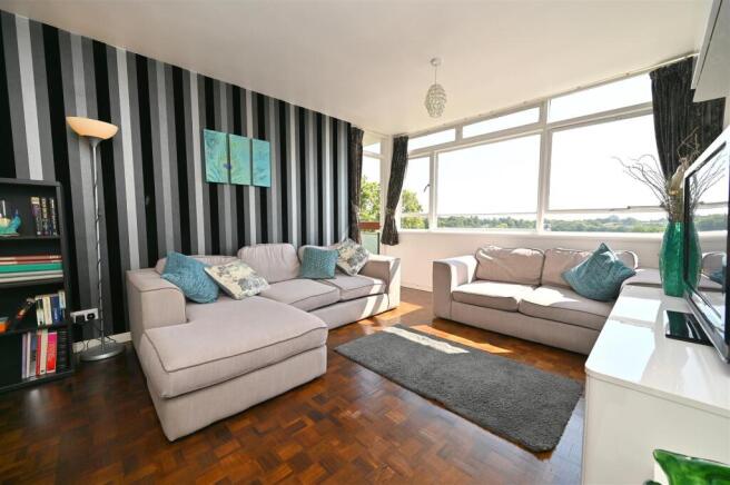 lounge1.JPG