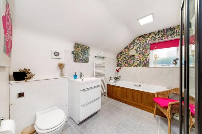 4 bed Detached for sale Image 6