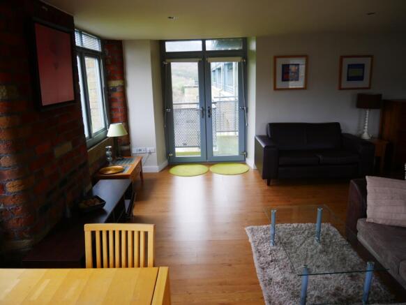 3 bed Apartment to rent Image 4