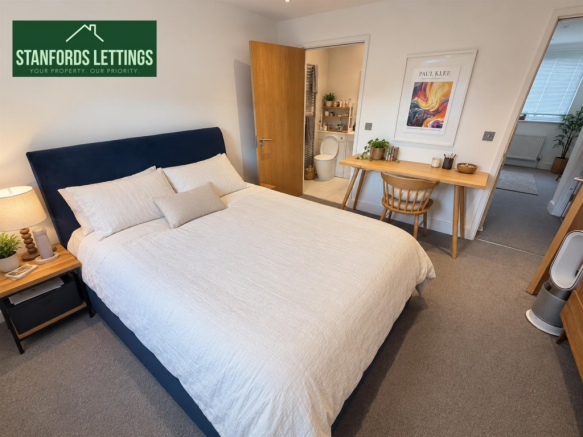 Ensuite bedroom.png