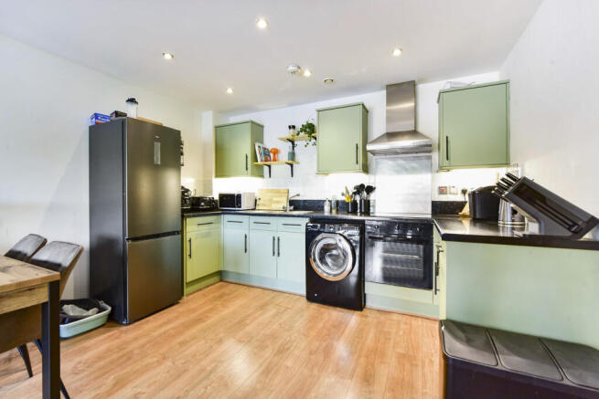 2 bed Flat for sale Image 11