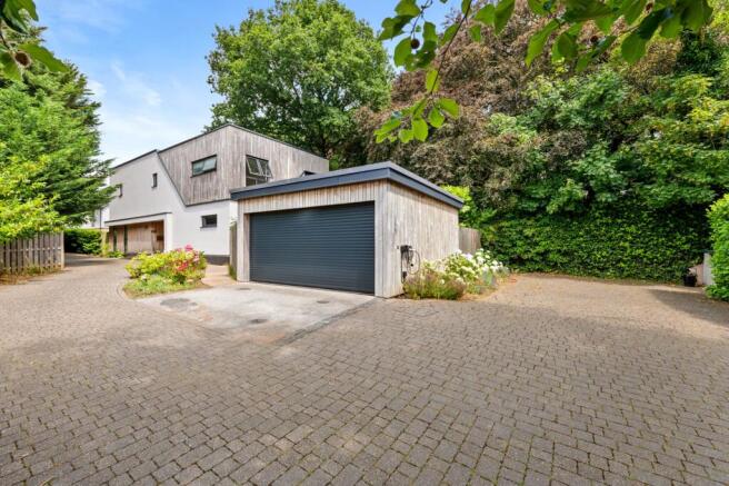 4-bed detached on Stede Close, South Croydon, CR2, £995,000