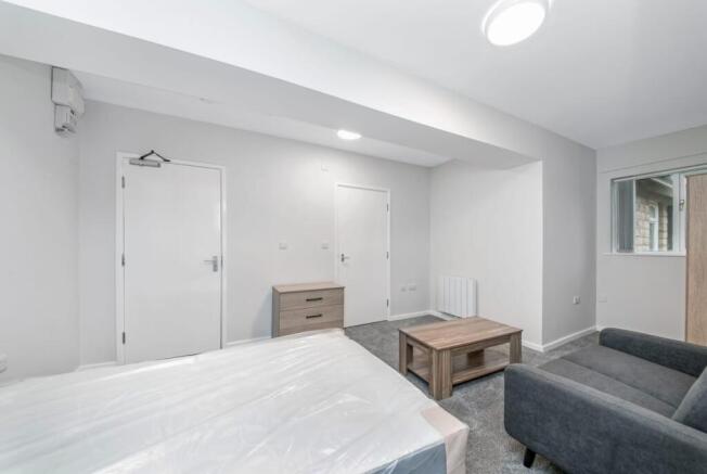 Studio to rent Image 8