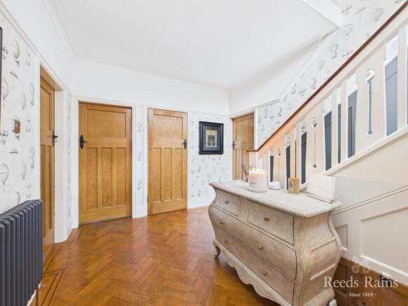 5 bed Detached for sale Image 6