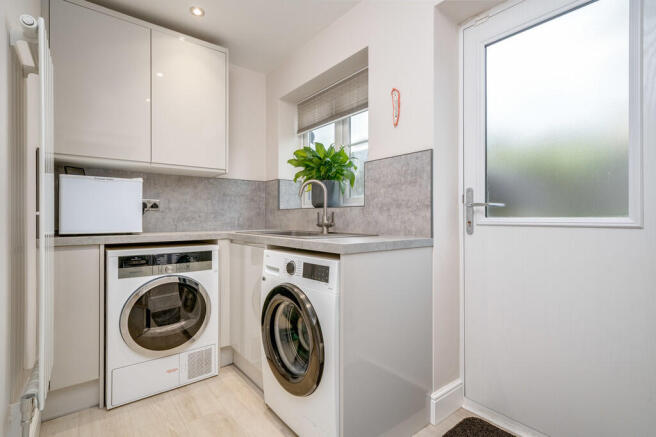 4 bed Detached for sale Image 7