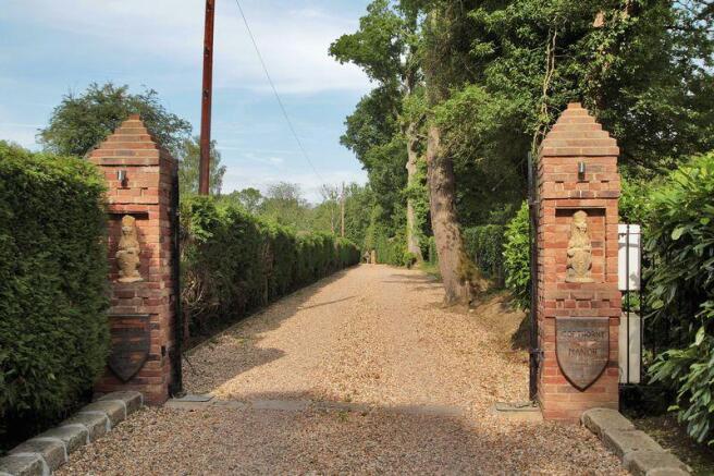 Gates to Driveway