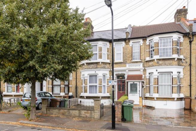 Kings Road, E11