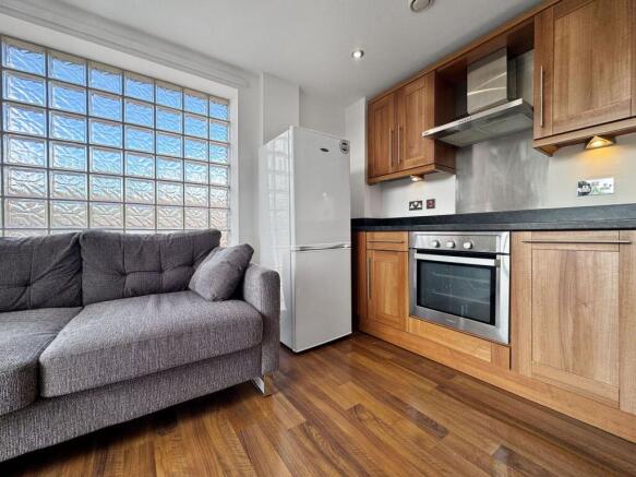 1 bed Apartment to rent Image 4