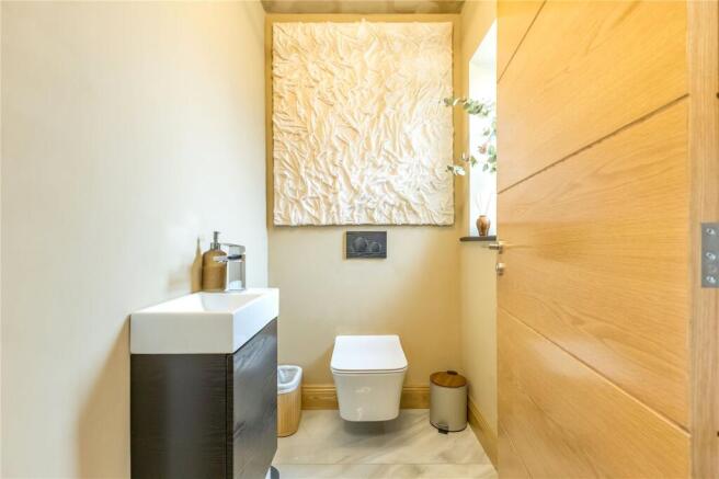 4 bed House for sale Image 7