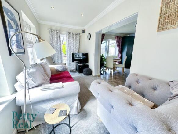 3 bed Detached Bungalow for sale Image 4