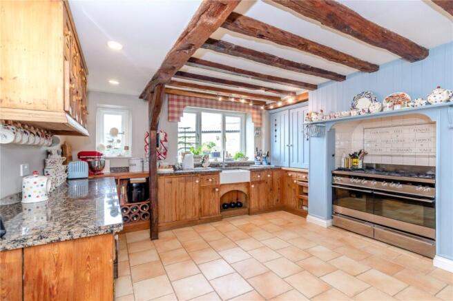 4 bed Detached for sale Image 5