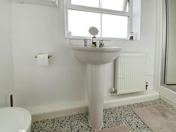 4 bed Detached for sale Image 8