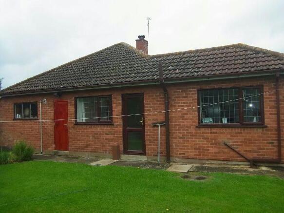 SIDE / REAR GARDENS