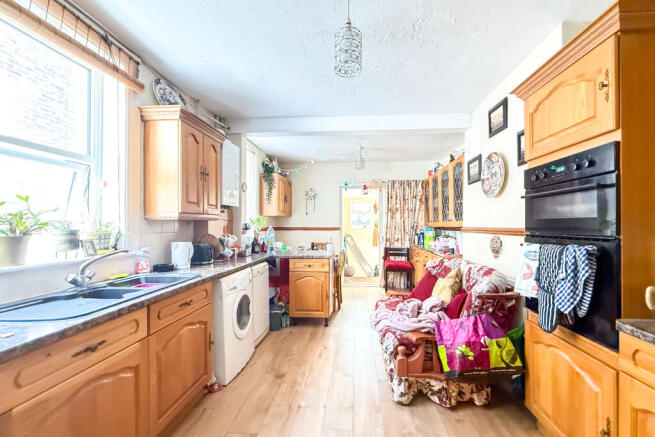 Belmore Road, Eastbourne, East Sussex photo 4