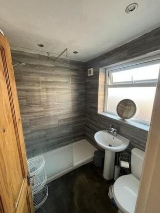 2 bed Terraced to rent Image 3