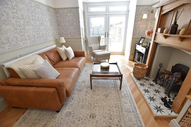 REAR RECEPTION LOUNGE