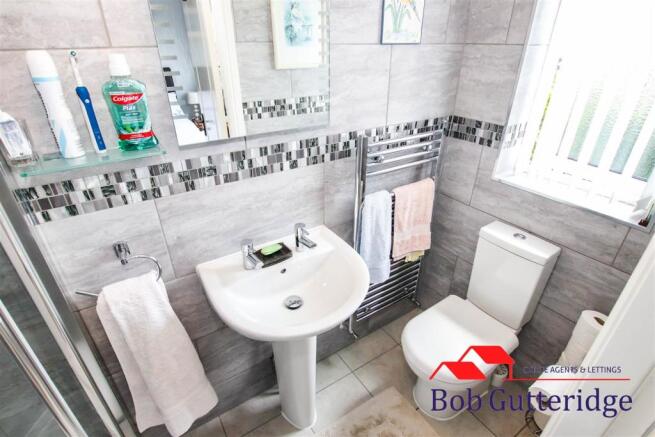 LUXURY EN-SUITE SHOWER ROOM