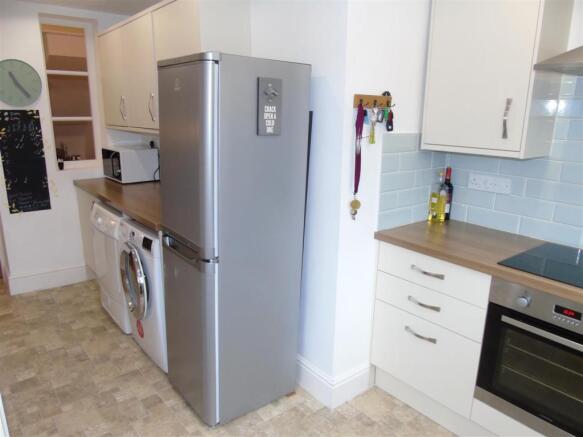 Kitchen2.JPG