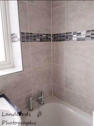 Bathroom (Alternative View)