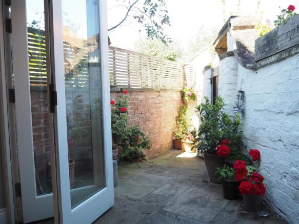 Courtyard Garden 638